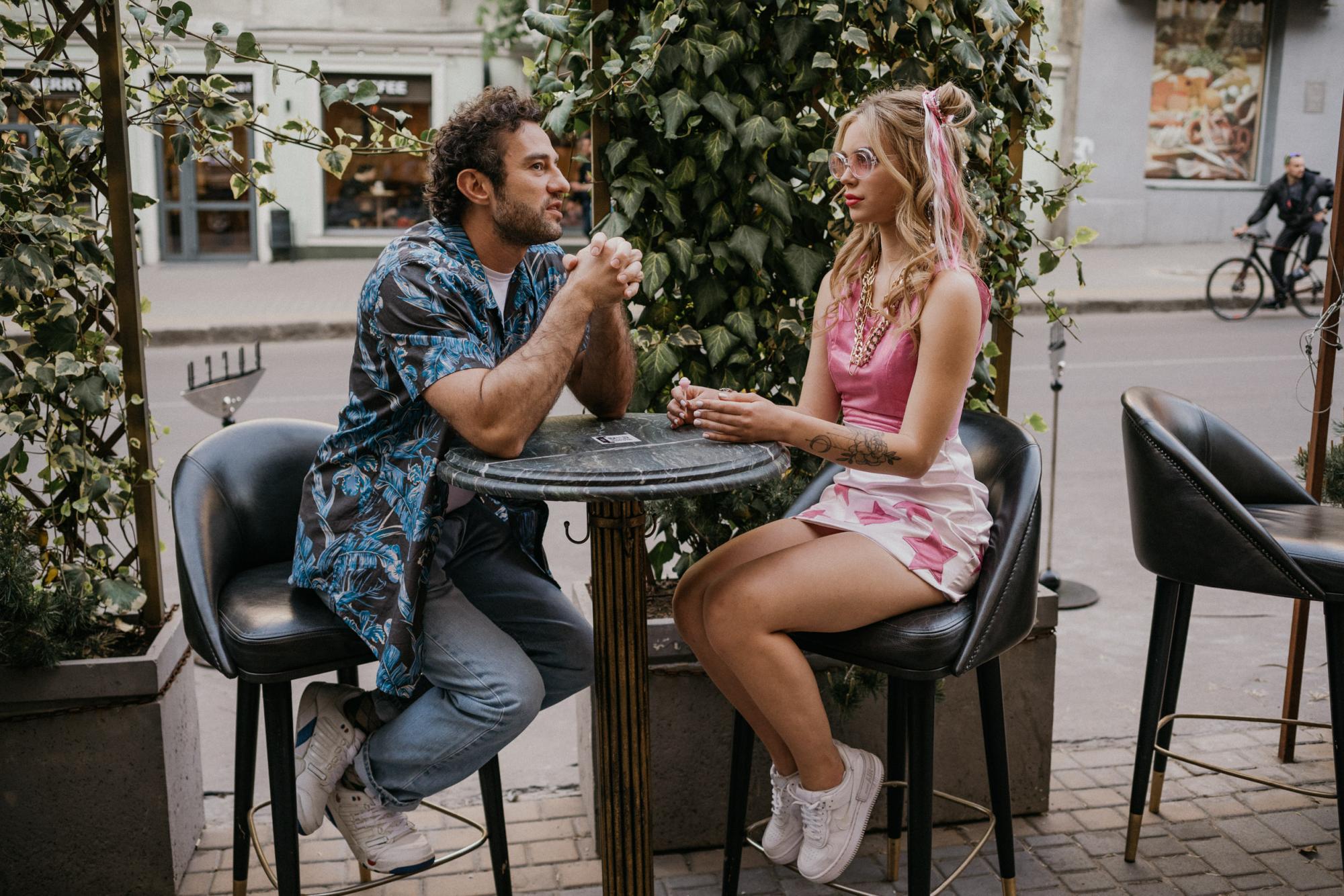 Украинский певец заявил, что устал от Tinder и захотел искренней любви